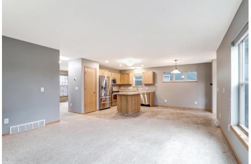 3702 Stonebridge Dr, Madison, WI 53719