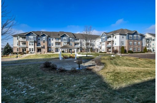 3848 Maple Grove Dr 211, Madison, WI 53719
