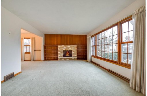 17 Parklawn Pl, Madison, WI 53705