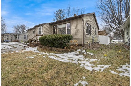 538 Ellinwood Ave, Reedsburg, WI 53959