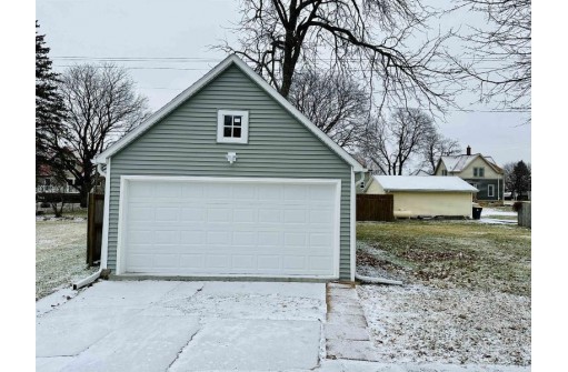 2334 16th Ave, Monroe, WI 53566