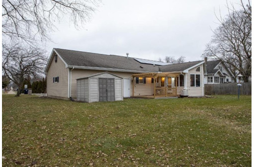 11 W Quarry St, Deerfield, WI 53531