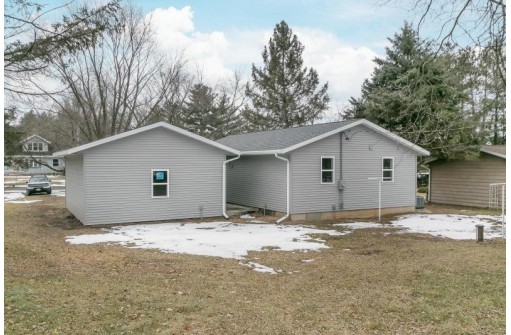 W7576 Dunning Dr, Pardeeville, WI 53954