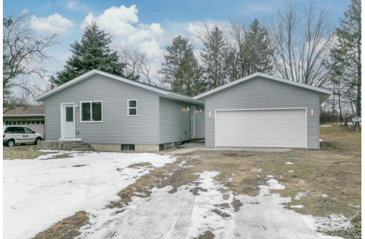 W7576 Dunning Dr, Pardeeville, WI 53954