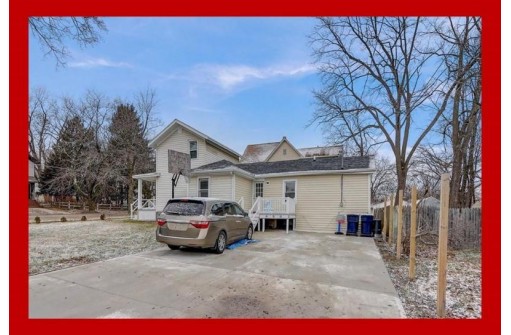 339 S Academy St, Janesville, WI 53548