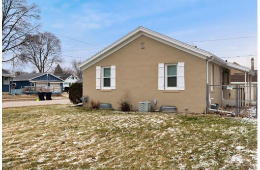 1619 Elizabeth St, Janesville, WI 53548