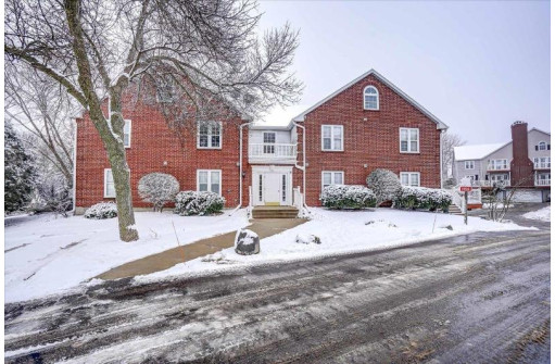 6 Captains Ct 3, Madison, WI 53719