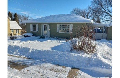 303 N Douglas St, Dodgeville, WI 53533