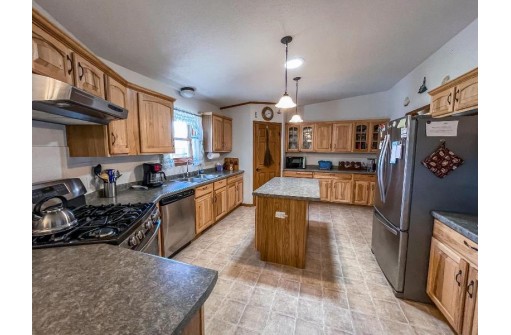 402 E Cordelia St, Fox Lake, WI 53933