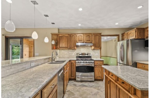 6787 Moon Light Cir, Sun Prairie, WI 53590