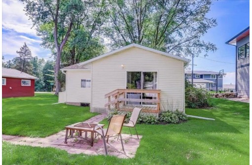 S7744 W Grandview Ave, Merrimac, WI 53561