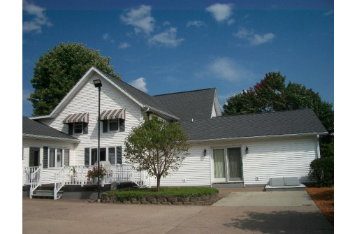 605 N Main St, Necedah, WI 54646