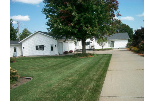 605 N Main St, Necedah, WI 54646