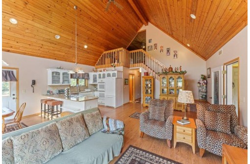 E2379 Windmill Ct, La Valle, WI 53941