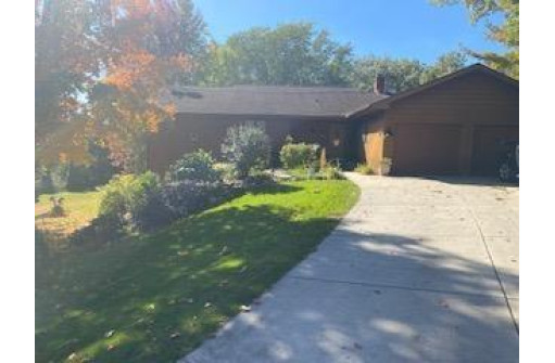 2405 Squire Ln, Stoughton, WI 53589