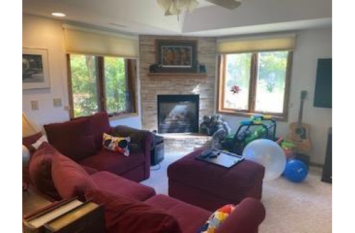 2405 Squire Ln, Stoughton, WI 53589