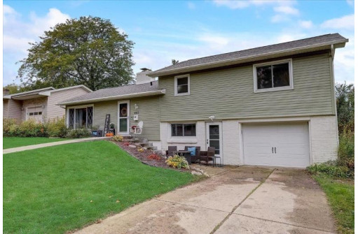 462 Agnes Dr, Madison, WI 53711