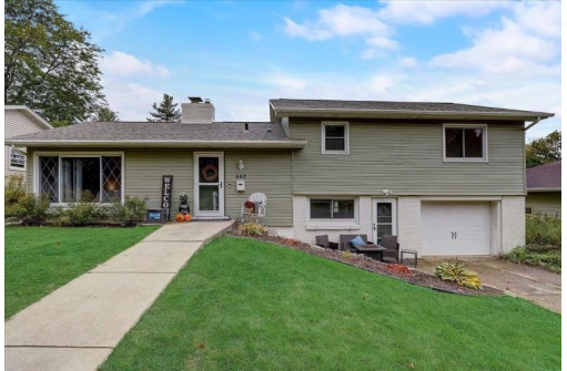 462 Agnes Dr, Madison, WI 53711