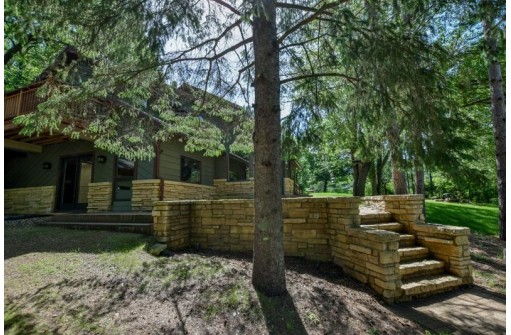 4240 Cleveland Rd, Cross Plains, WI 53528