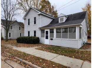 314 E Iowa St Prairie Du Chien, WI 53821-2119