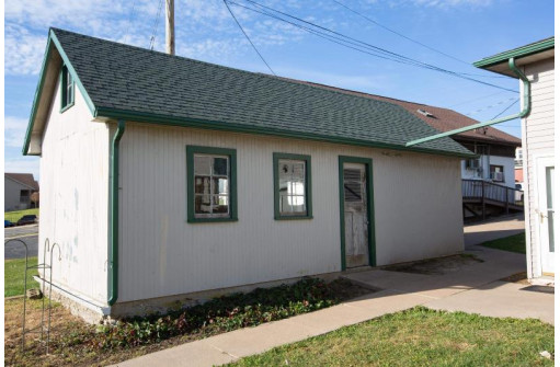 435 W Main St, Dickeyville, WI 53808