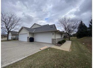 4851 W Maple Leaf Cir Greenfield, WI 53220