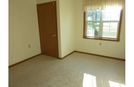 26 Pluim Dr APT 29, Waupun, WI 53963-1569