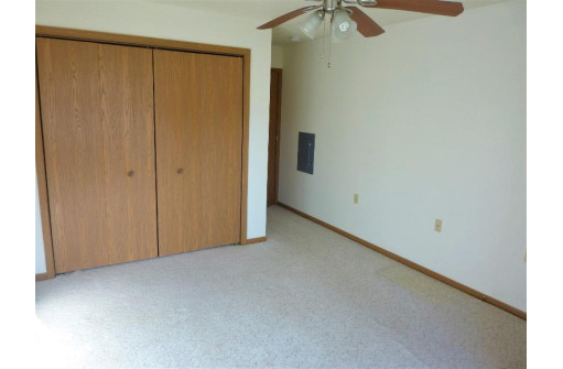 26 Pluim Dr APT 29, Waupun, WI 53963-1569