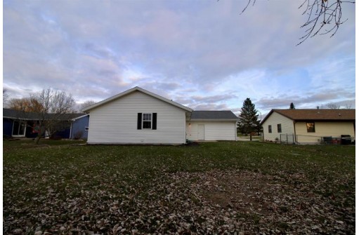 1418 S Walnut St, Janesville, WI 53546