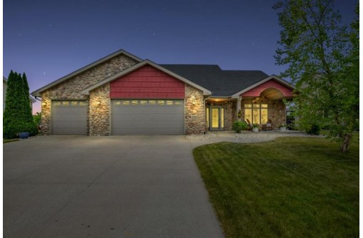 4363 Memorial Cir, Windsor, WI 53598