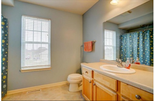 715 Bridlewood Ln, Watertown, WI 53094-5915