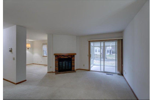 212 S High Point Rd, Madison, WI 53717