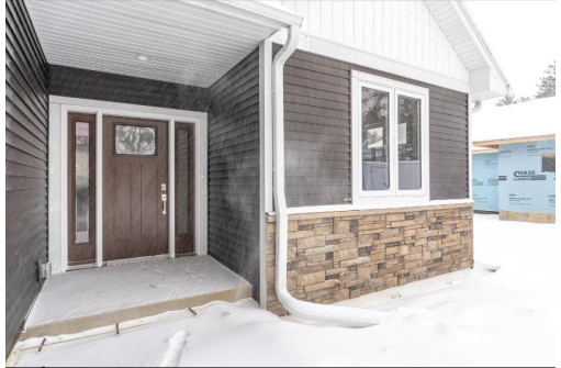 807 Pine Cir, Portage, WI 53901