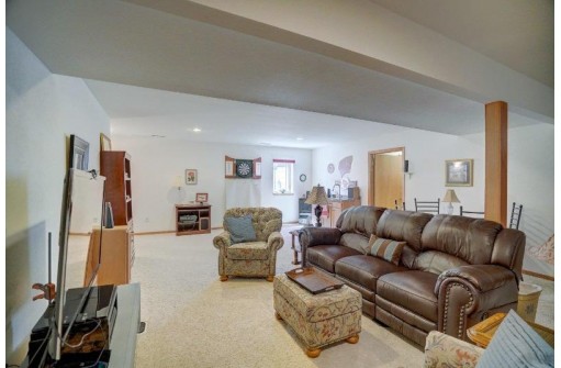 1553 Smithfield Dr, Sun Prairie, WI 53590