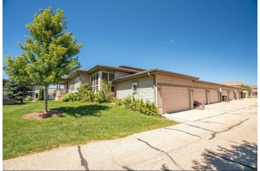 1553 Smithfield Dr, Sun Prairie, WI 53590