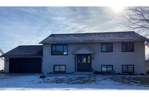 29 Jaz Cir, Reedsburg, WI 53959