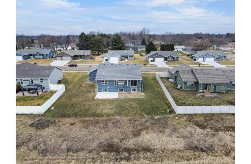 21 W Gailen Ln, Milton, WI 53563