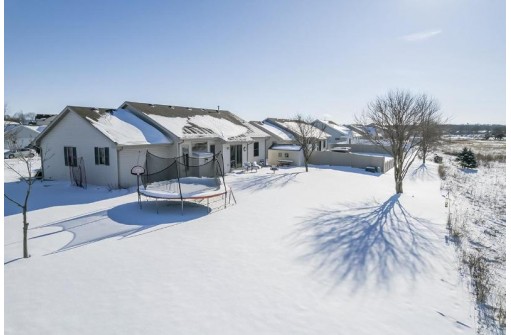 4175 Deer Crossing Dr, Janesville, WI 53546