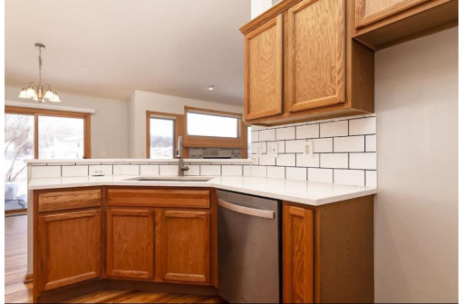 4175 Deer Crossing Dr, Janesville, WI 53546