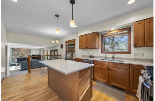 5305 Greenbriar Ln, Madison, WI 53714