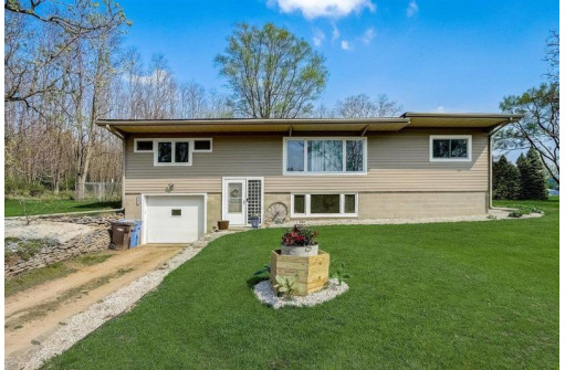 5878 County Road Cv, Madison, WI 53704