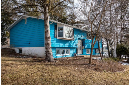 2313 Red Arrow Tr, Fitchburg, WI 53711