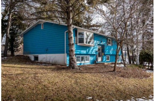 2313 Red Arrow Tr, Fitchburg, WI 53711