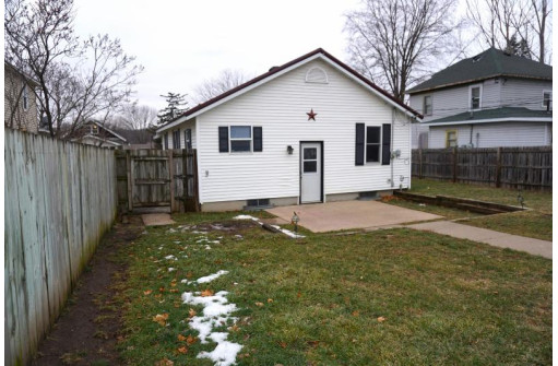 718 N Beaumont Rd, Prairie Du Chien, WI 53821