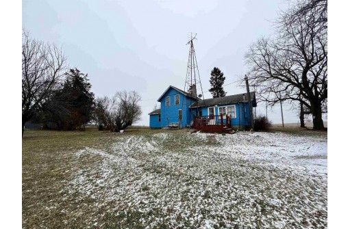 W5962 Church Rd, Johnson Creek, WI 53038