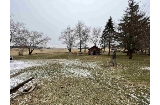 W5962 Church Rd, Johnson Creek, WI 53038