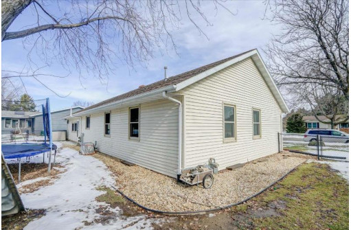 1724 Lincoln Ave, Stoughton, WI 53589