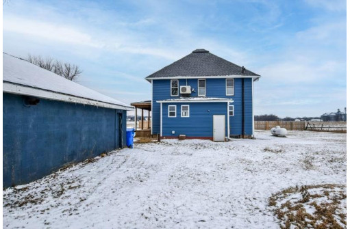 204 County Road D, Belleville, WI 53508