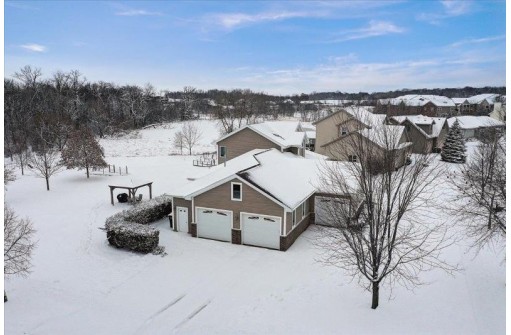 312 Coyle Pky, Cottage Grove, WI 53527