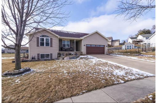 409 Drumlin Hill, Deerfield, WI 53531